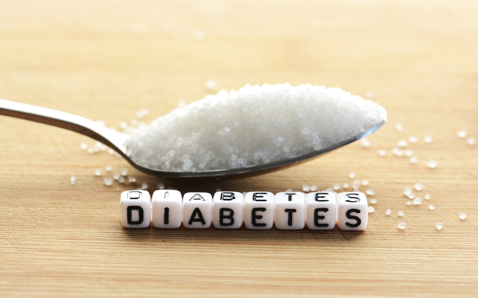 Spoon of sugar with word diabetes on blocks